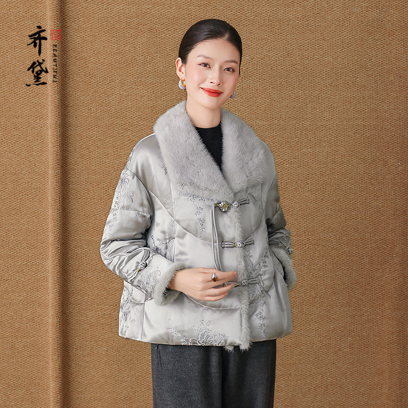 高端品牌鹅绒服女官方旗舰店2025冬季新款毛领加厚醋酸羽绒服外套