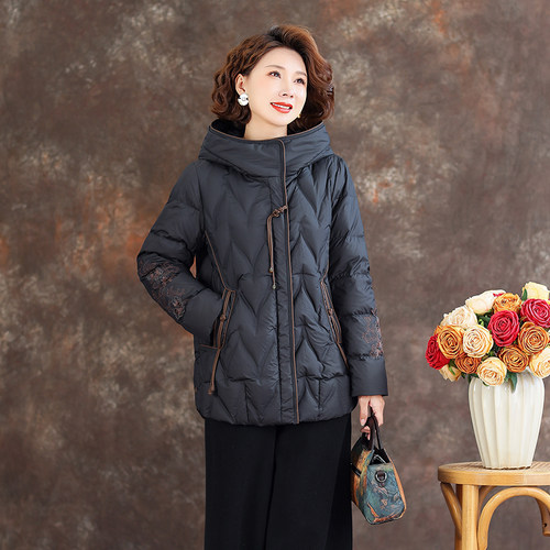 妈妈高级感羽绒服鹅绒服外套女2025新款高端大牌连帽加厚保暖外套