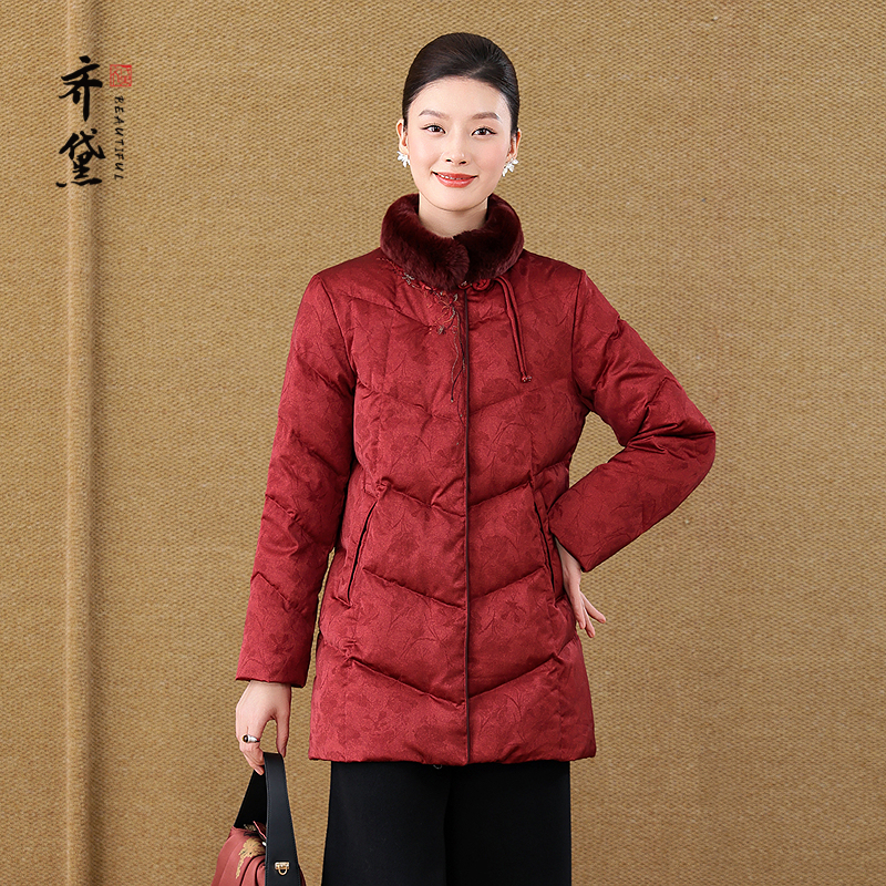 齐黛新中式妈妈羽绒服冬装2025新款拼接毛领加厚袄子红色保暖外套