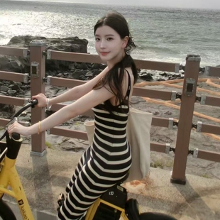 度假包臀长裙 氧气感露背条纹吊带连衣裙女春秋修身 Fart Shop