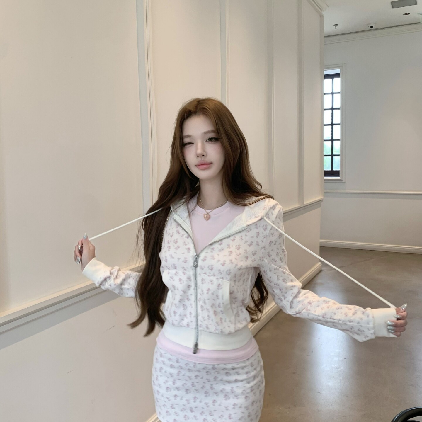 华夫格碎花短款连帽卫衣外套女秋季性感印花包臀半身短裙两件套装