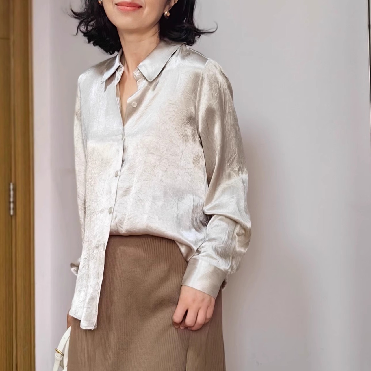绿袖子光泽醋酸衬衫轻奢肌理感宽松垂顺抗皱叠穿上衣