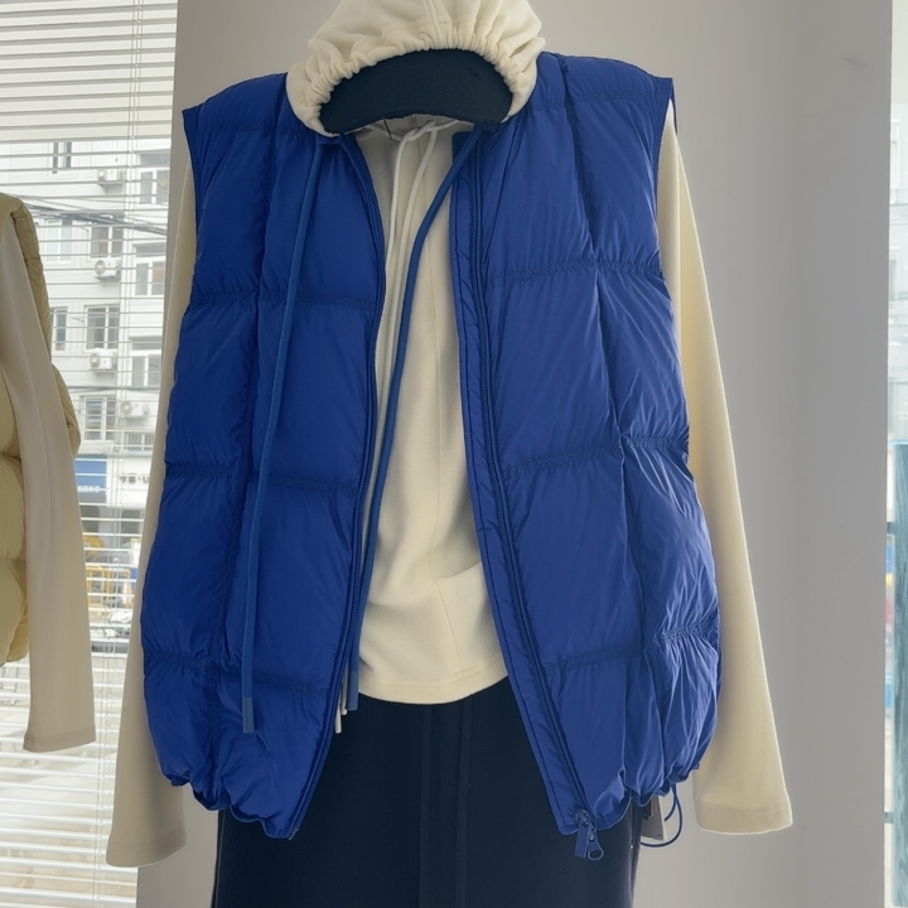 2025新款秋冬羽绒马甲豆腐块百搭圆领女短款90白鸭绒欧美范外套