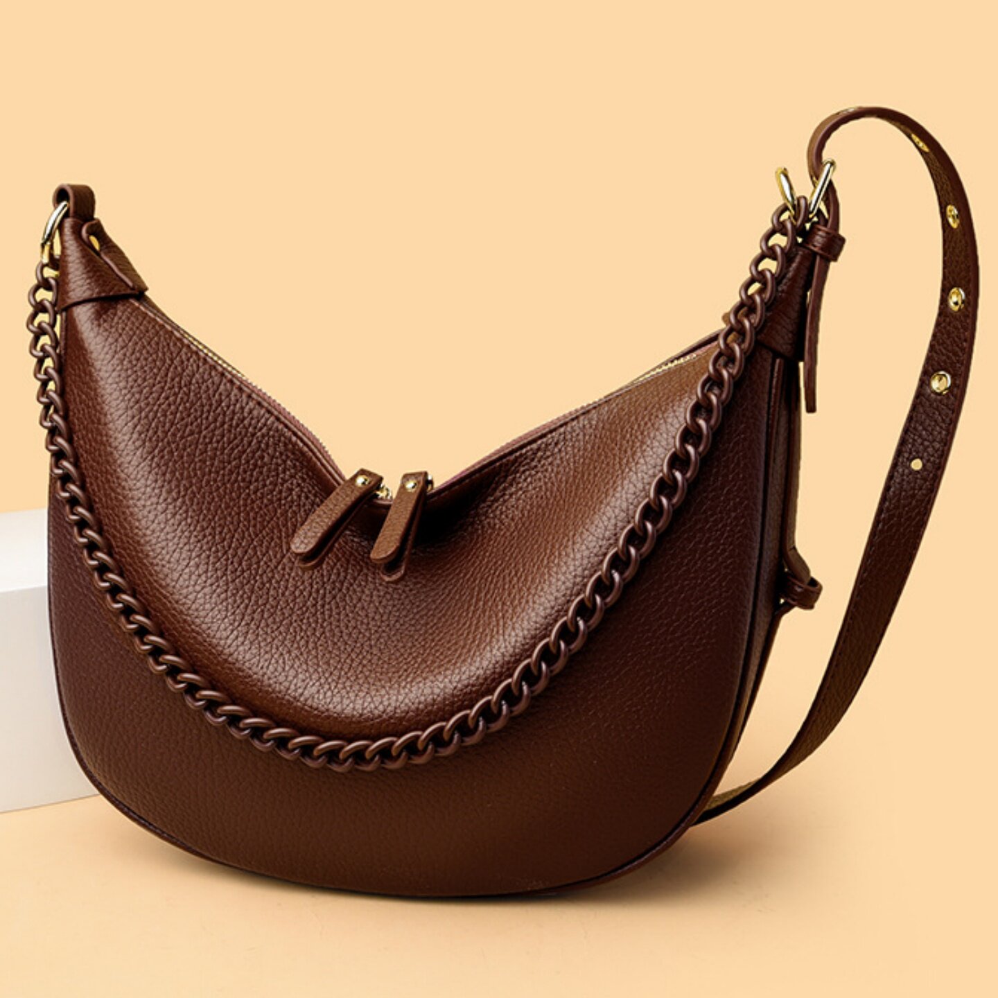 品牌真皮斜挎包女包2026新款饺子包女士大容量单肩包软牛皮包百搭