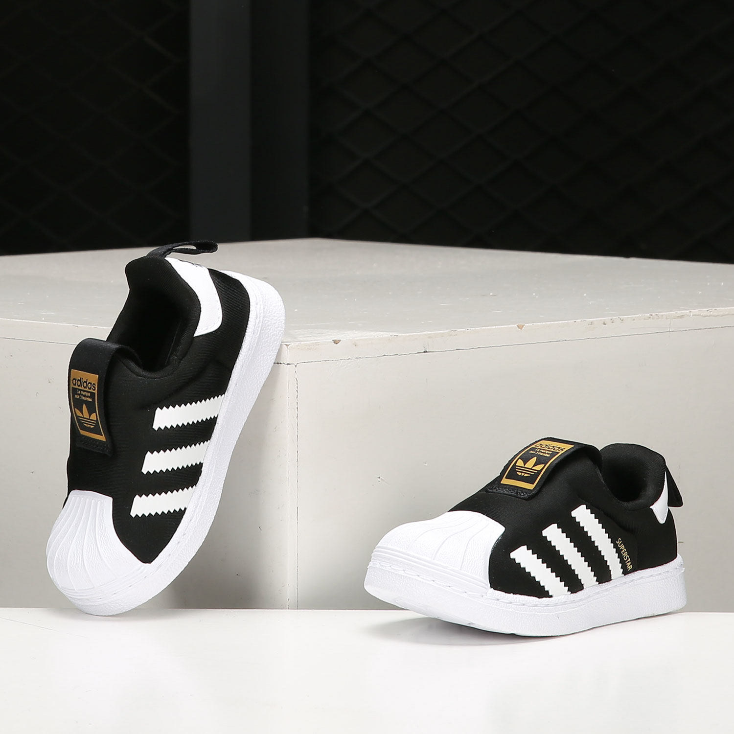 阿迪达斯小童运动休闲鞋