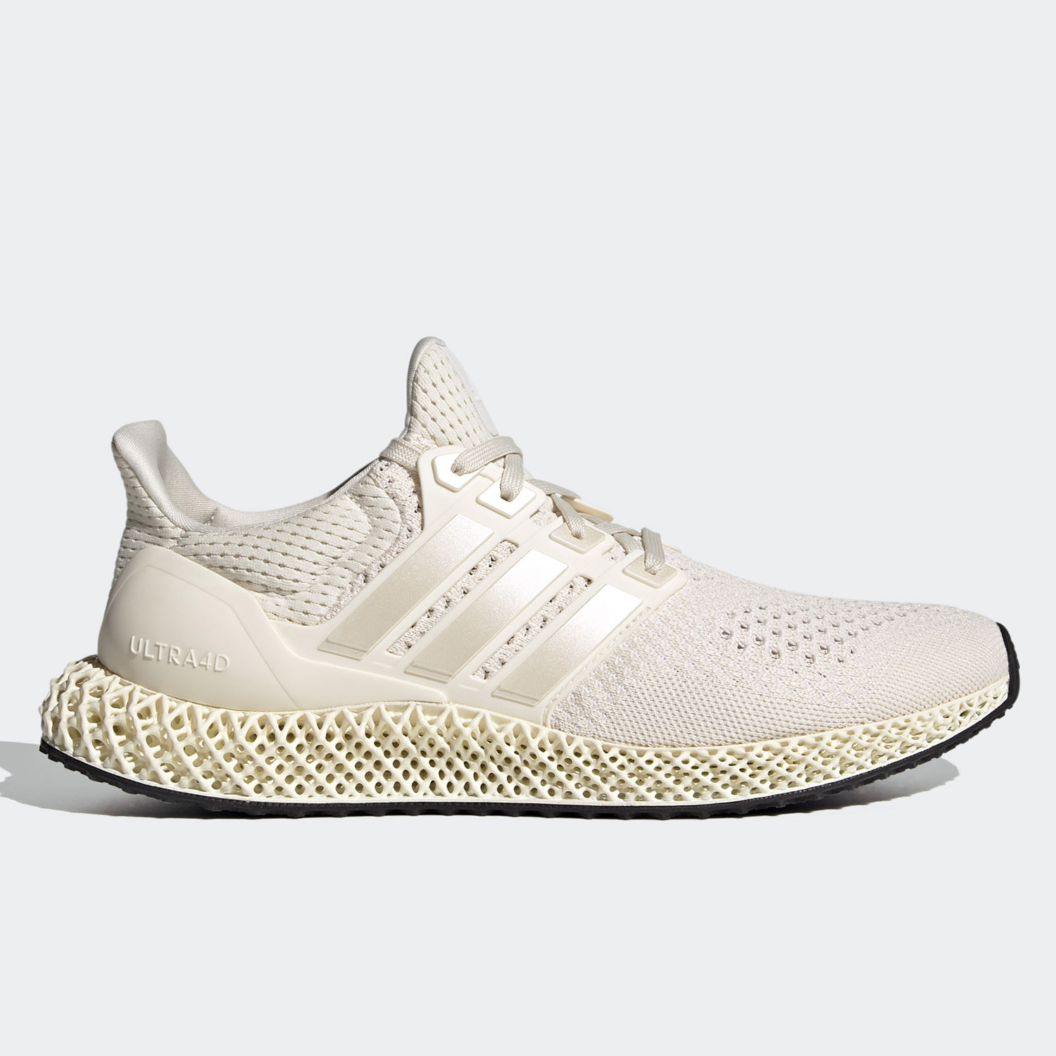 阿迪达斯极具未来科技感跑步鞋