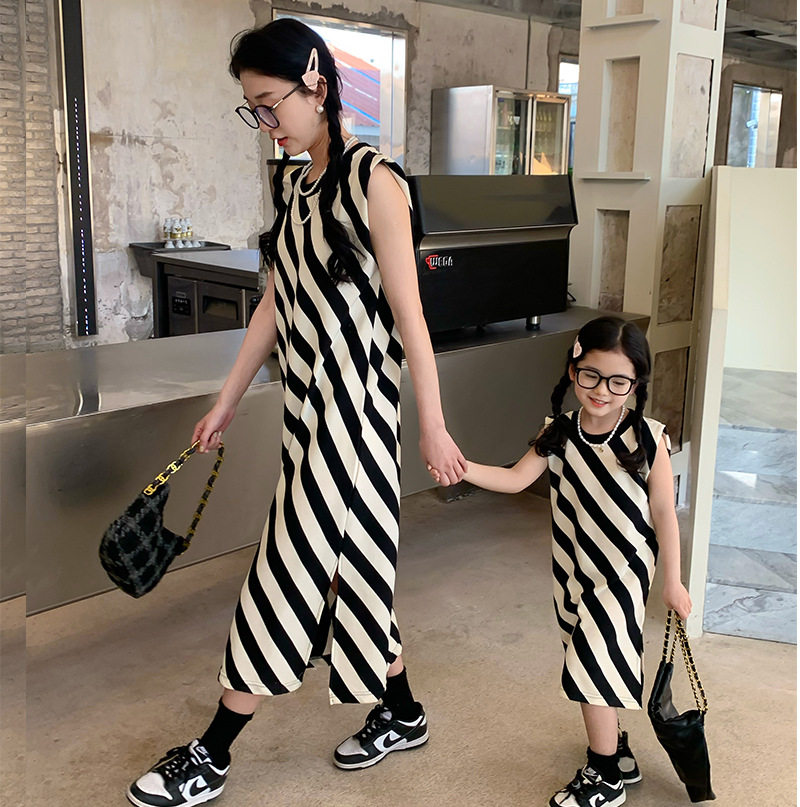 小众亲子装母女装斜条纹背心开叉连衣裙女童长裙黑白条纹度假旅游