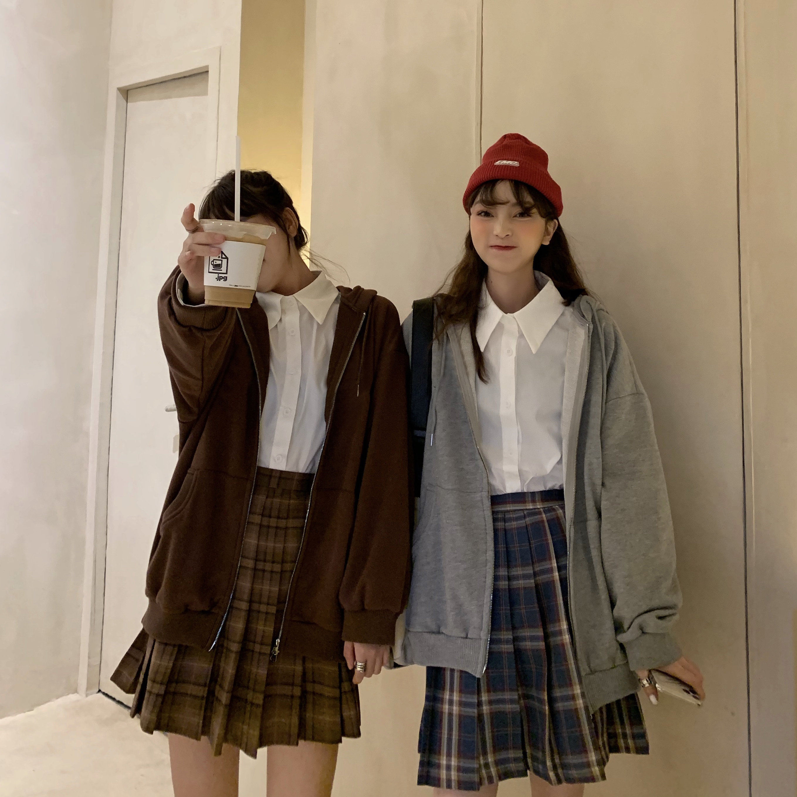 College hooded sweater coat + pleated plaid skirt suit