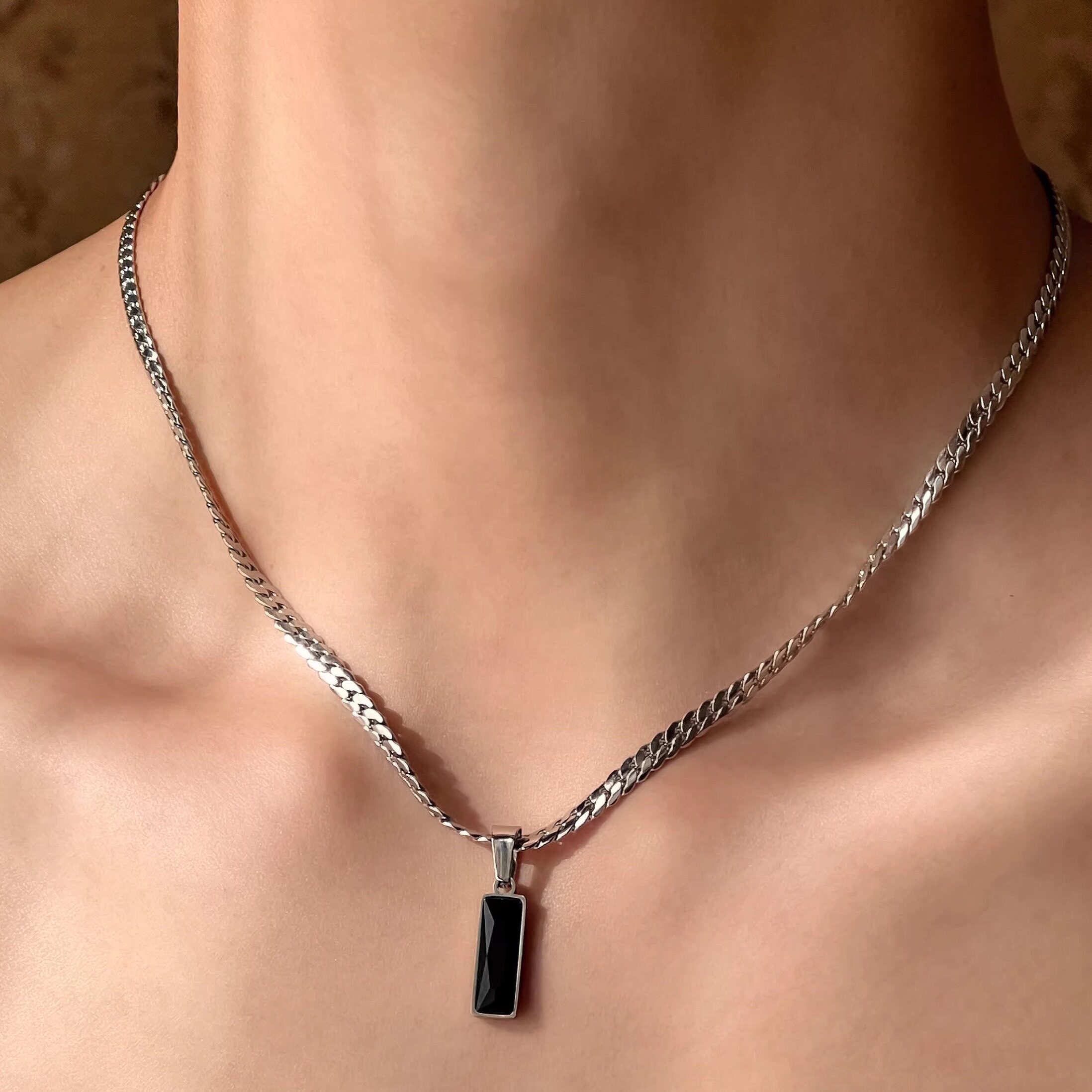 黑色锆石吊坠锁骨蛇骨链男士钛钢项链潮牌百搭男款配饰