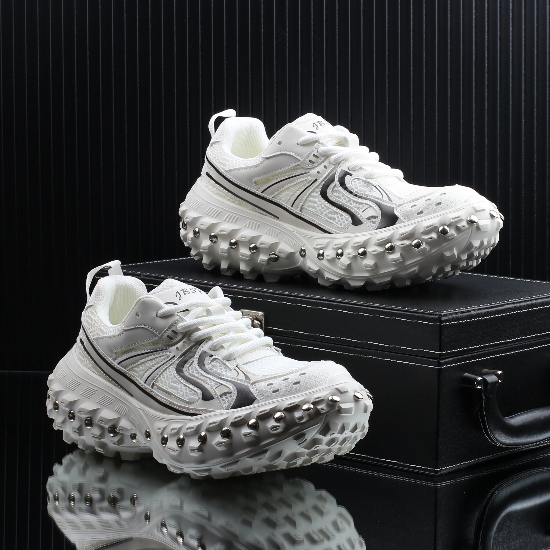 高级感潮牌男鞋夏季透气厚底增高老爹鞋男款铆钉网面运动休闲潮鞋