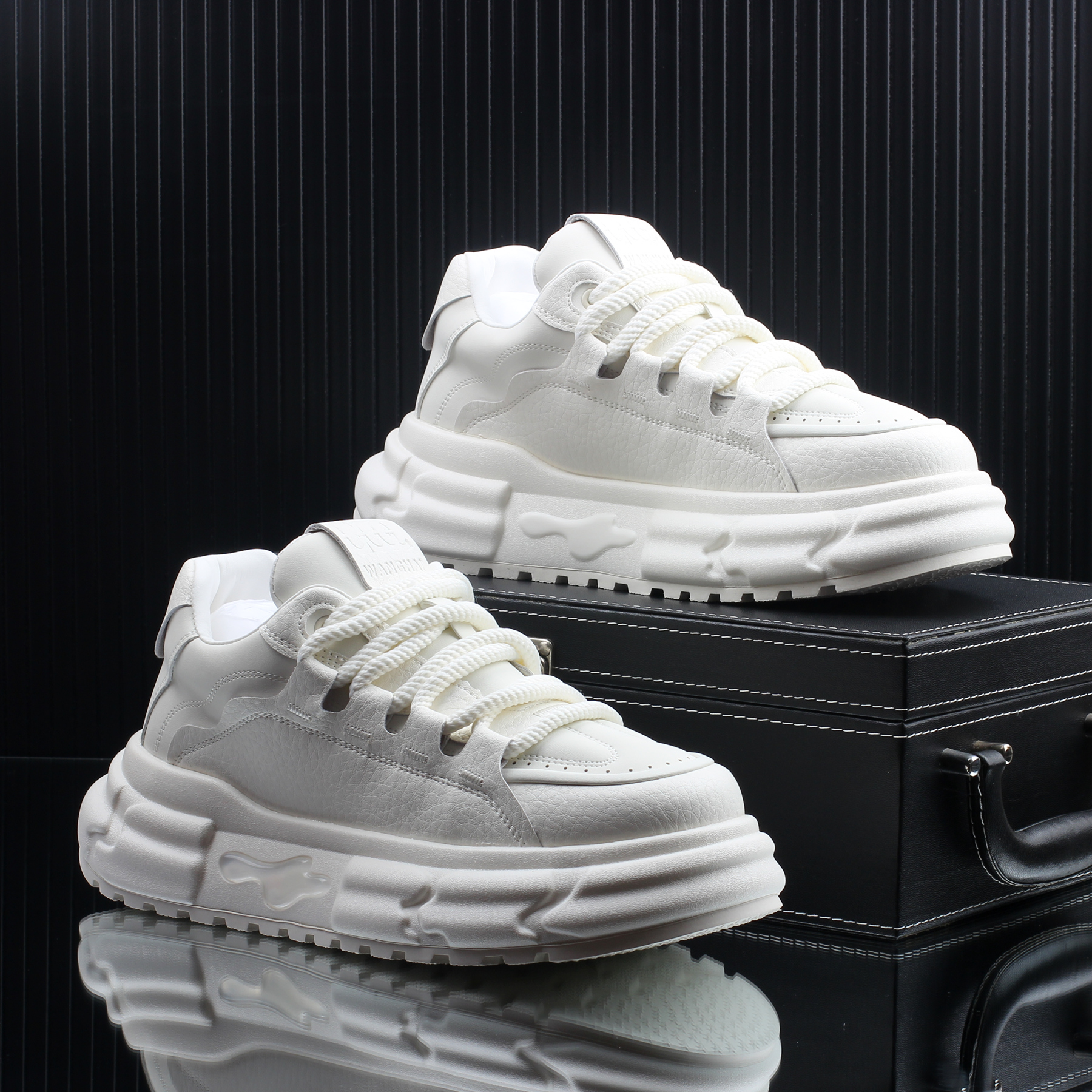 高级感潮牌时尚休闲板鞋男小白鞋