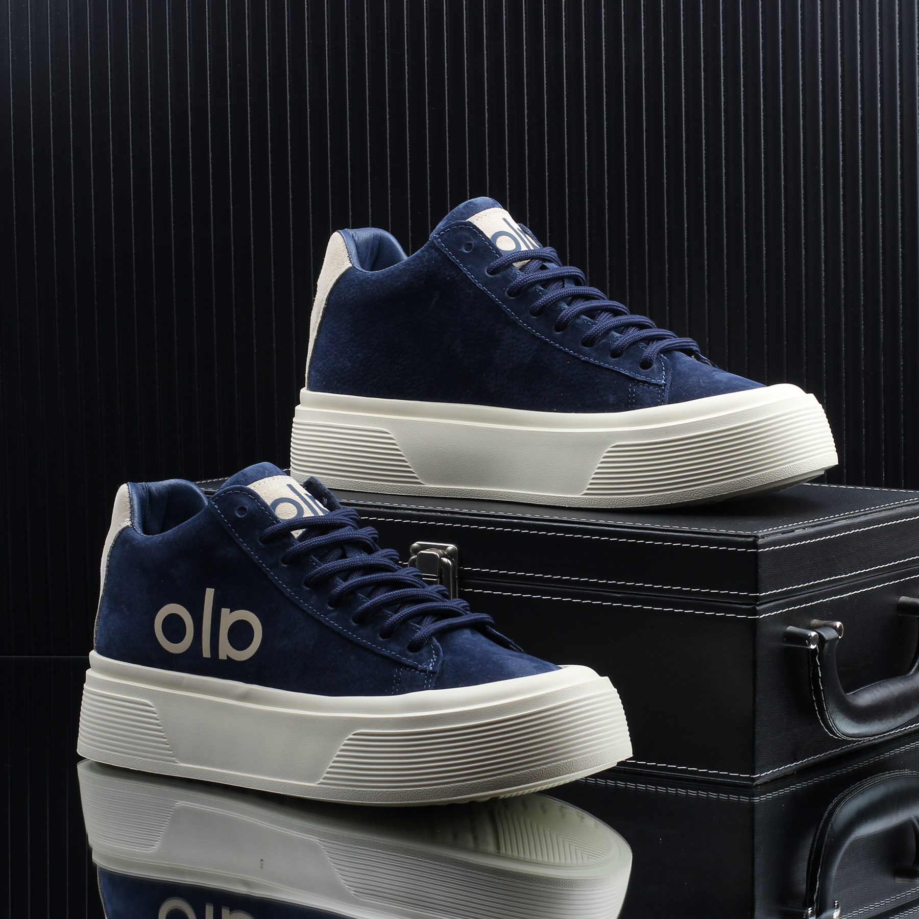 高级感潮牌轻奢时尚加绒休闲板鞋