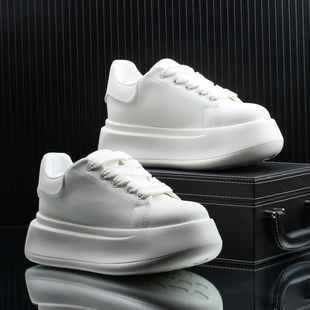 高级感时尚极简小白鞋男款厚底增高休闲板鞋2025新款轻便系带男鞋