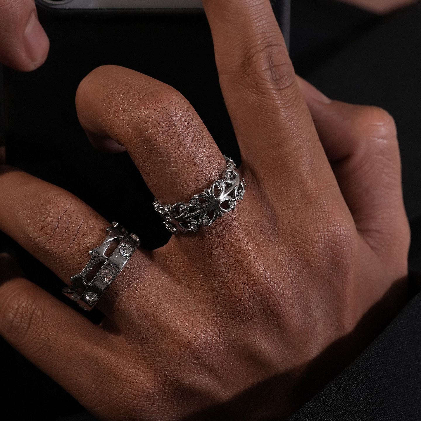 十字鸢尾花镶钻镂空花朵戒指男女