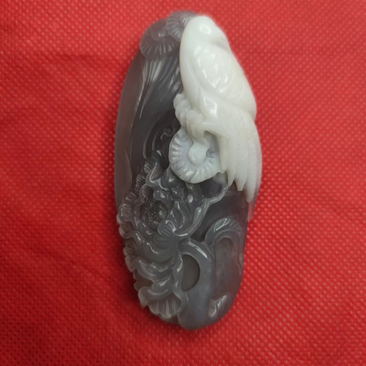 和田玉烟青双色料花开富贵挂件特色巧雕工好适合毛衣坠子配绳礼盒