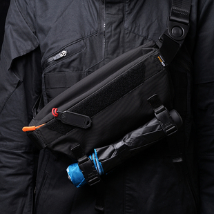 DOOMGEAR重力压缩腰包4L通勤胸包休闲斜挎包男女单肩防水包