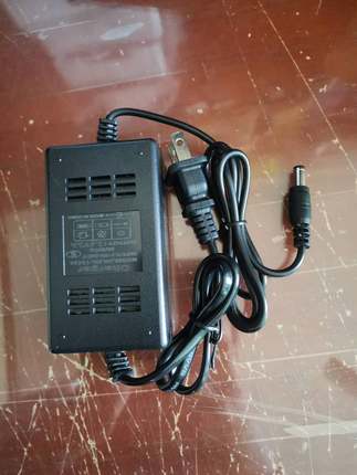 AC100v-240v转DC 12.6V3A 1A 2A 电源适配器充电器 充满变灯