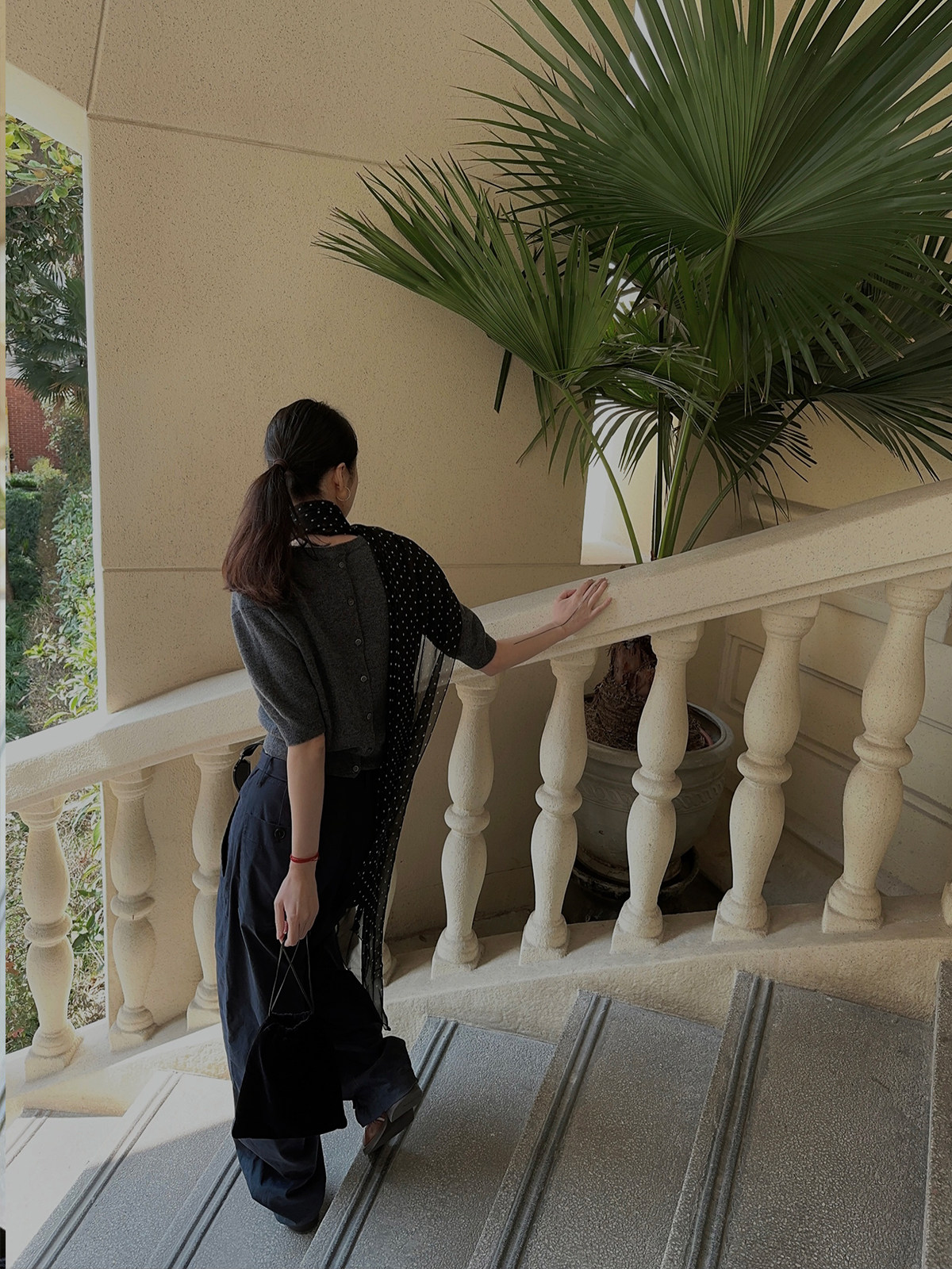 ABow2024纽扣开叉羊绒毛衣v领