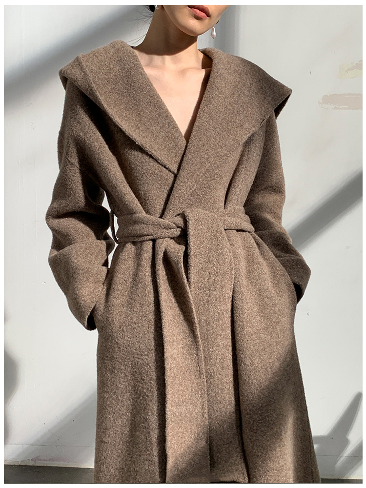 早春款慵懒感斗篷式带帽限量大衣