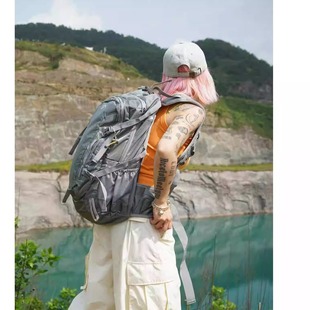 户外双肩包百搭徒步登山包轻量化旅行背包40l大容量 旷野引力