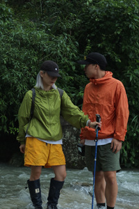 《冒险革命》户外徒步登山防晒冲锋衣防水薄款速干百搭连帽男女