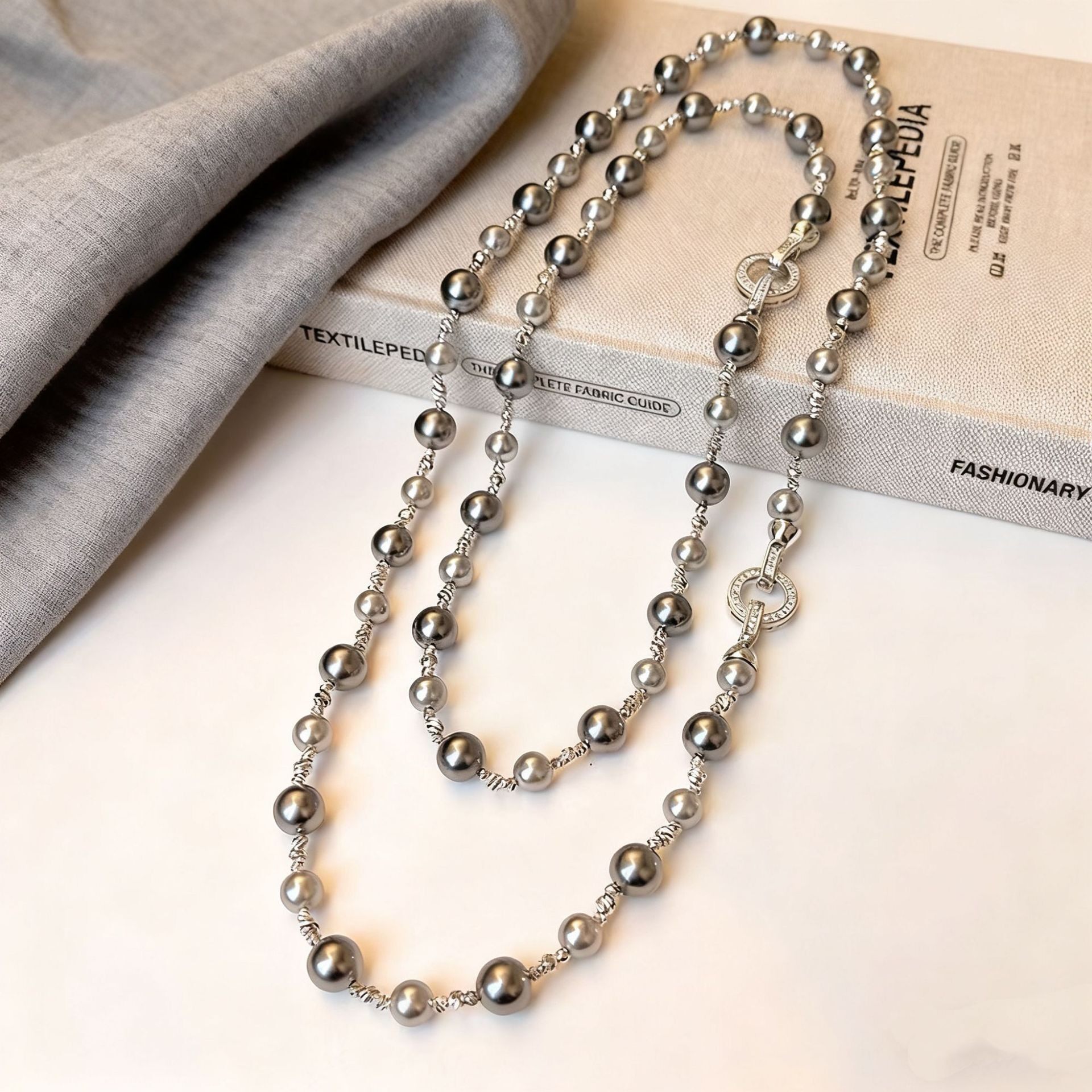 大溪地黑灰色混色高级感S家珍珠项链轻奢感秋冬中长款毛衣链质感