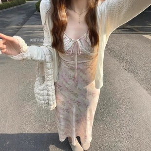 温柔碎花吊带连衣裙女夏季 花边拼接海边度假收腰长裙 2025新款 法式