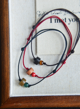 小小的木制简约小手绳哦