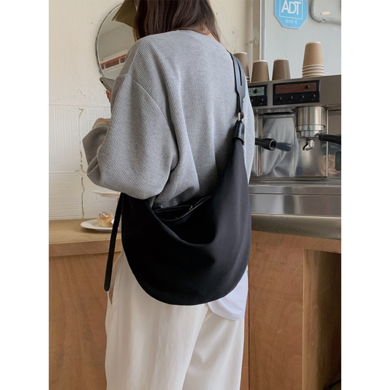 潮牌小众腋下包女新款ins潮胸包大包大容量斜跨饺子包帆布单肩包