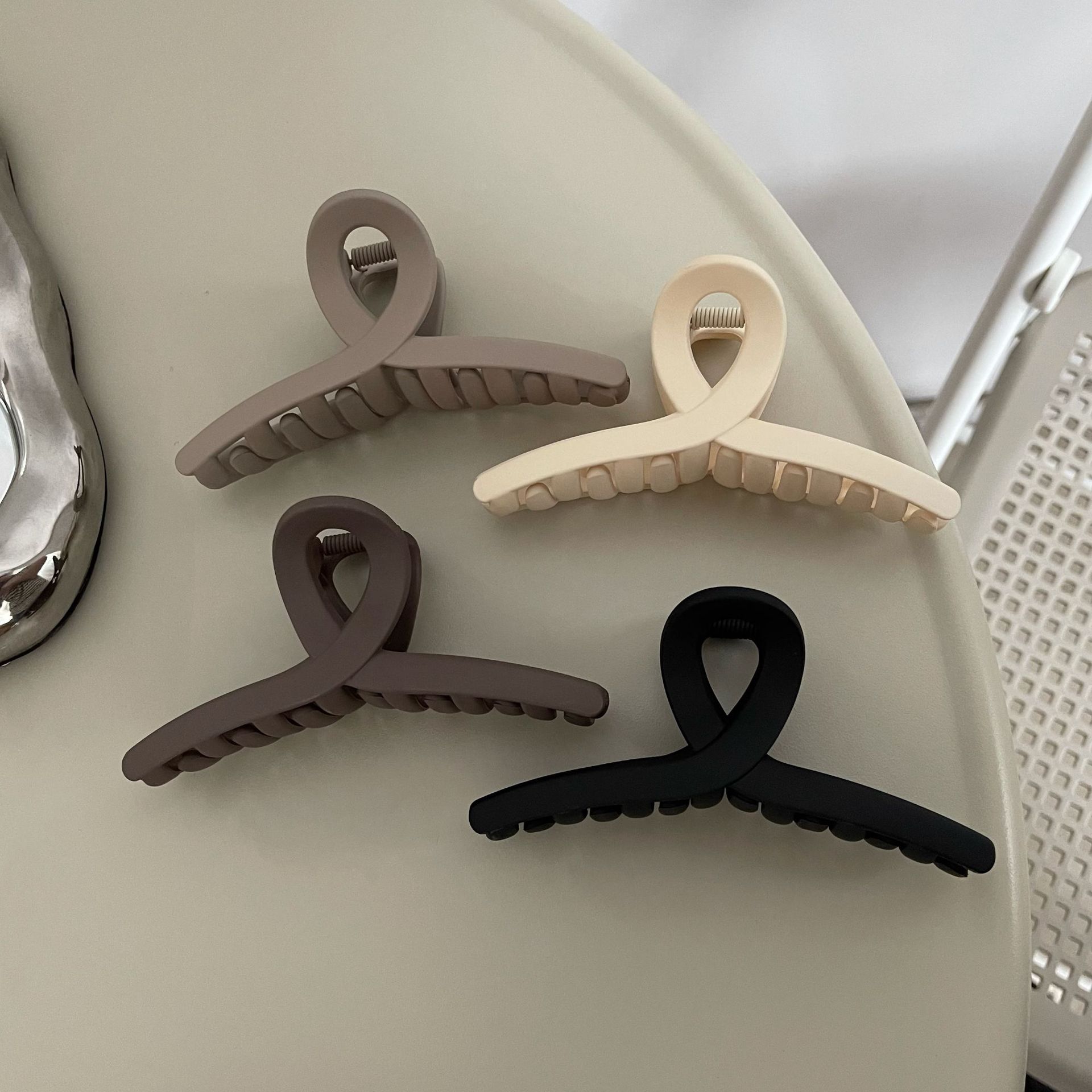 质感白色哑光线条博主同款抓夹