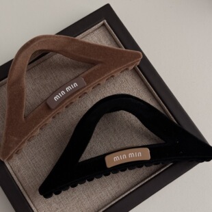 韩版植绒质感抓夹三角型镂空min字母标发夹大号盘发鲨鱼夹发饰