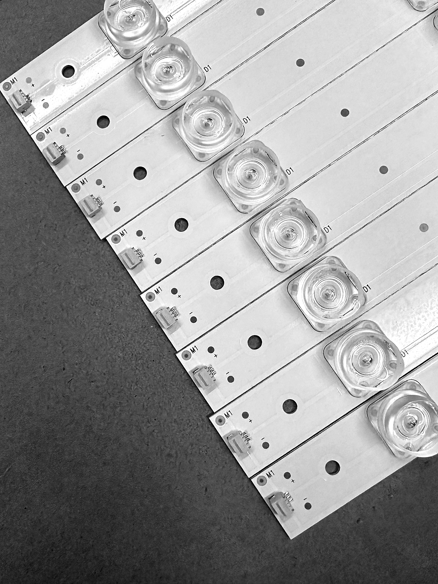 20条10灯凹镜灯条3P75PA003