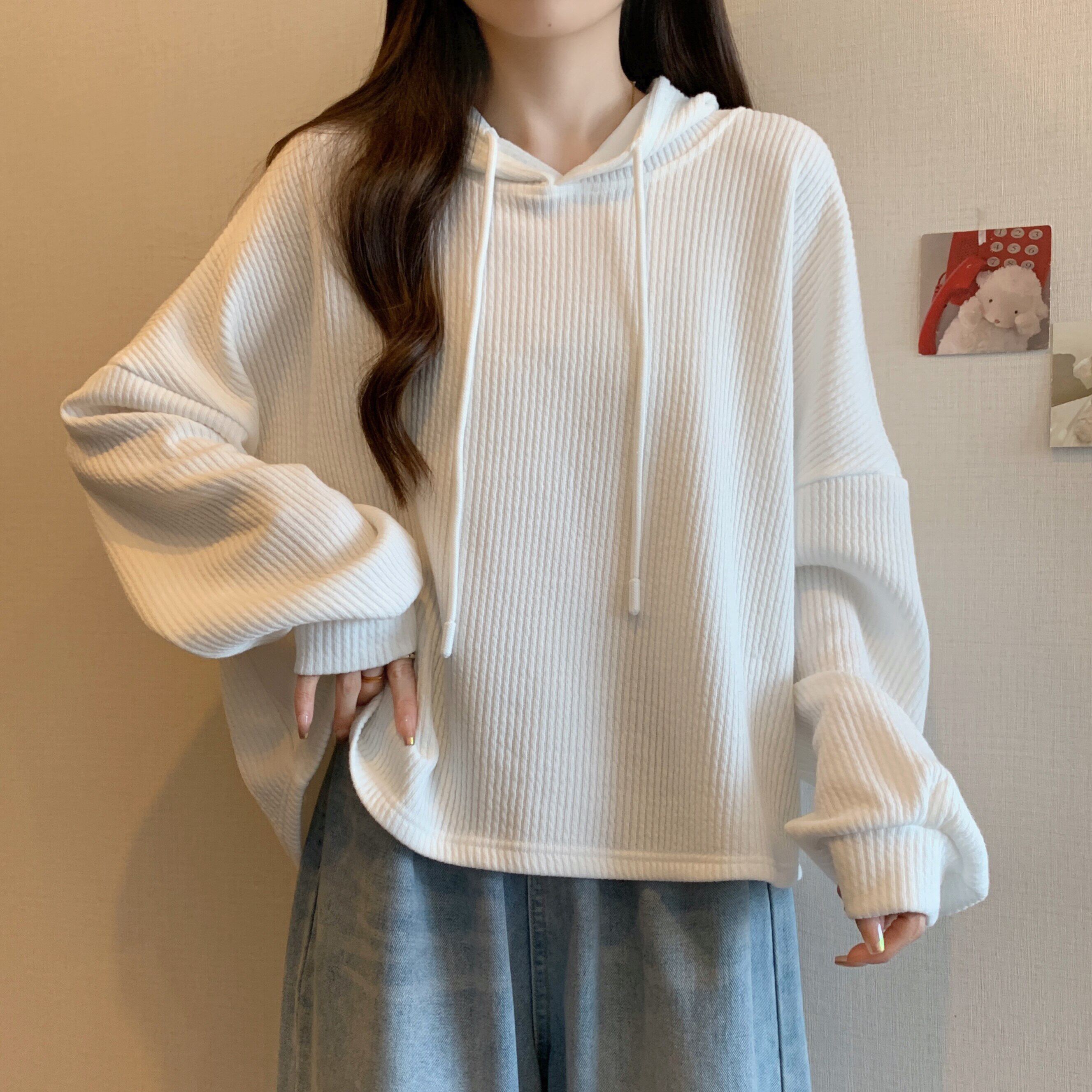 黑色连帽正肩长袖卫衣女