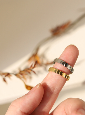 日韩简约风波光鳞片圆形戒指女款指环闪片食指戒钛钢镀K金不掉色