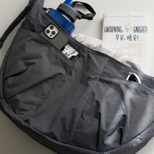 只桔MYEDITION斜挎包水洗日系单肩健身包运动轻便骑行饺子包大号