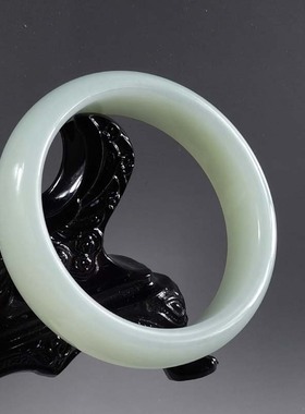 和田玉60mm手镯青白玉青花籽料