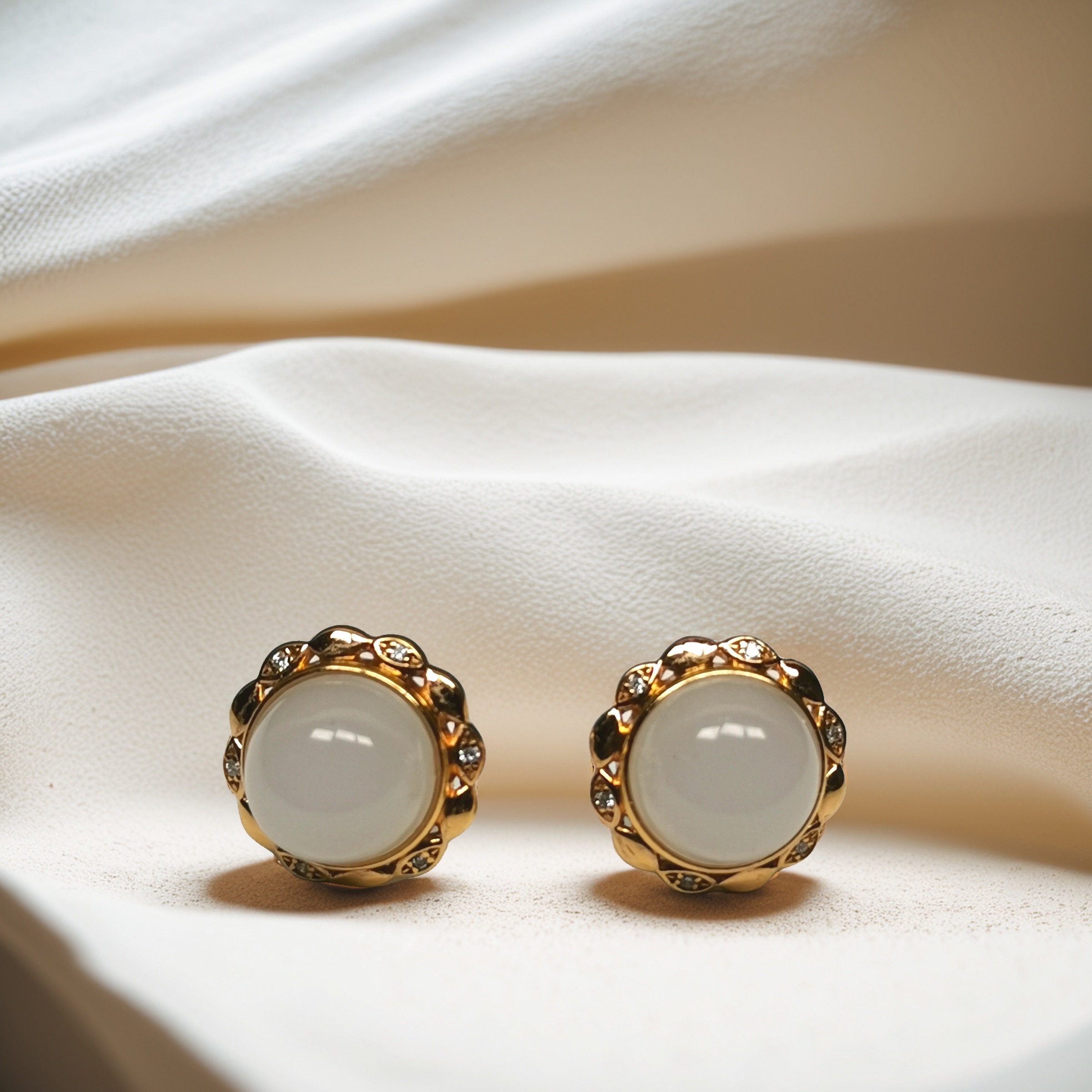 和田玉羊脂白玉18k金镶嵌耳钉