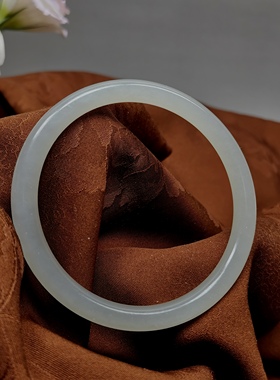 天然和田玉手镯62圈口细条叮当