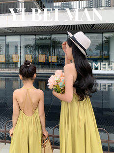 三亚海滩特别的亲子装2024夏季新款母女装沙滩裙露背吊带裙连衣裙