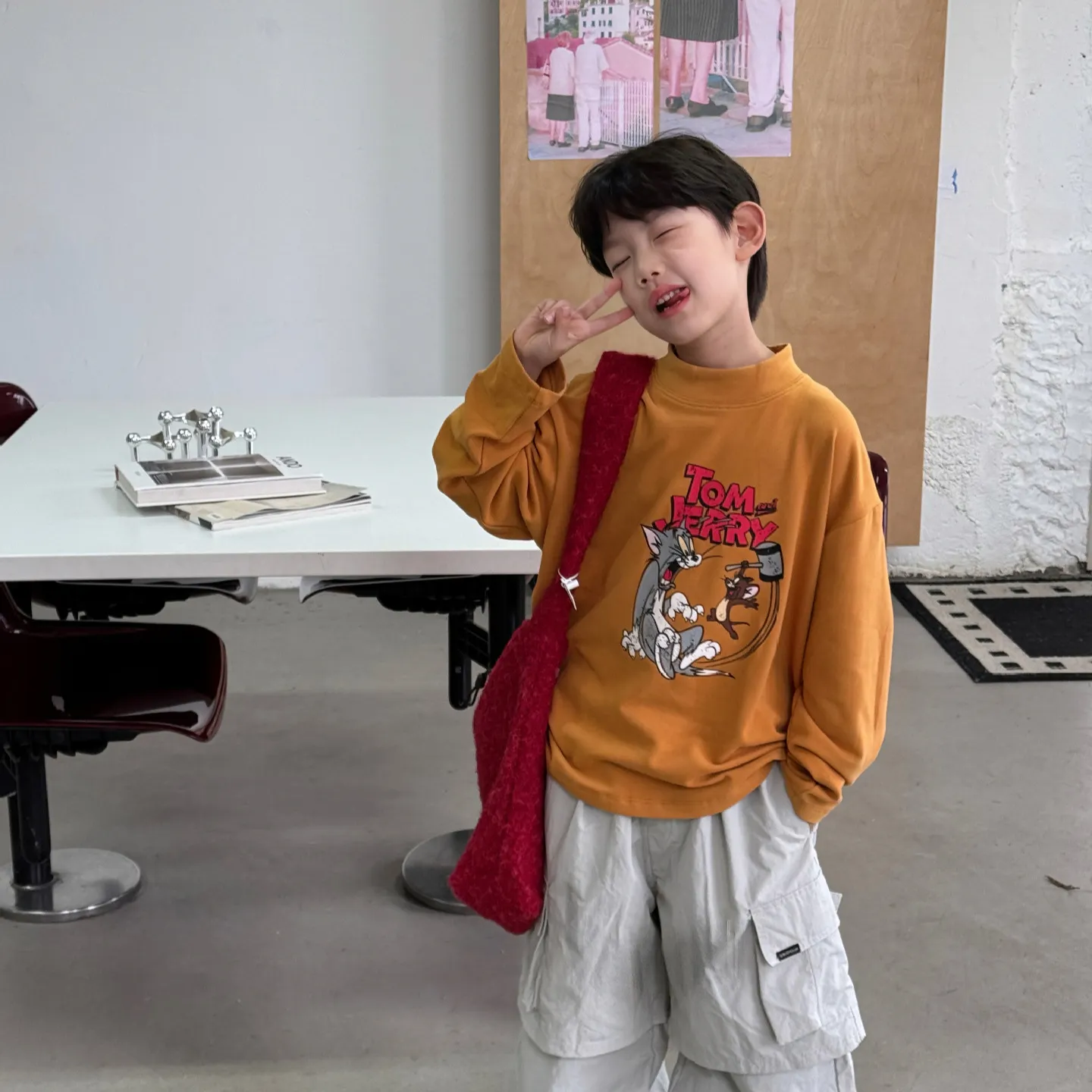 卡通德绒半高领加厚长袖打底衫