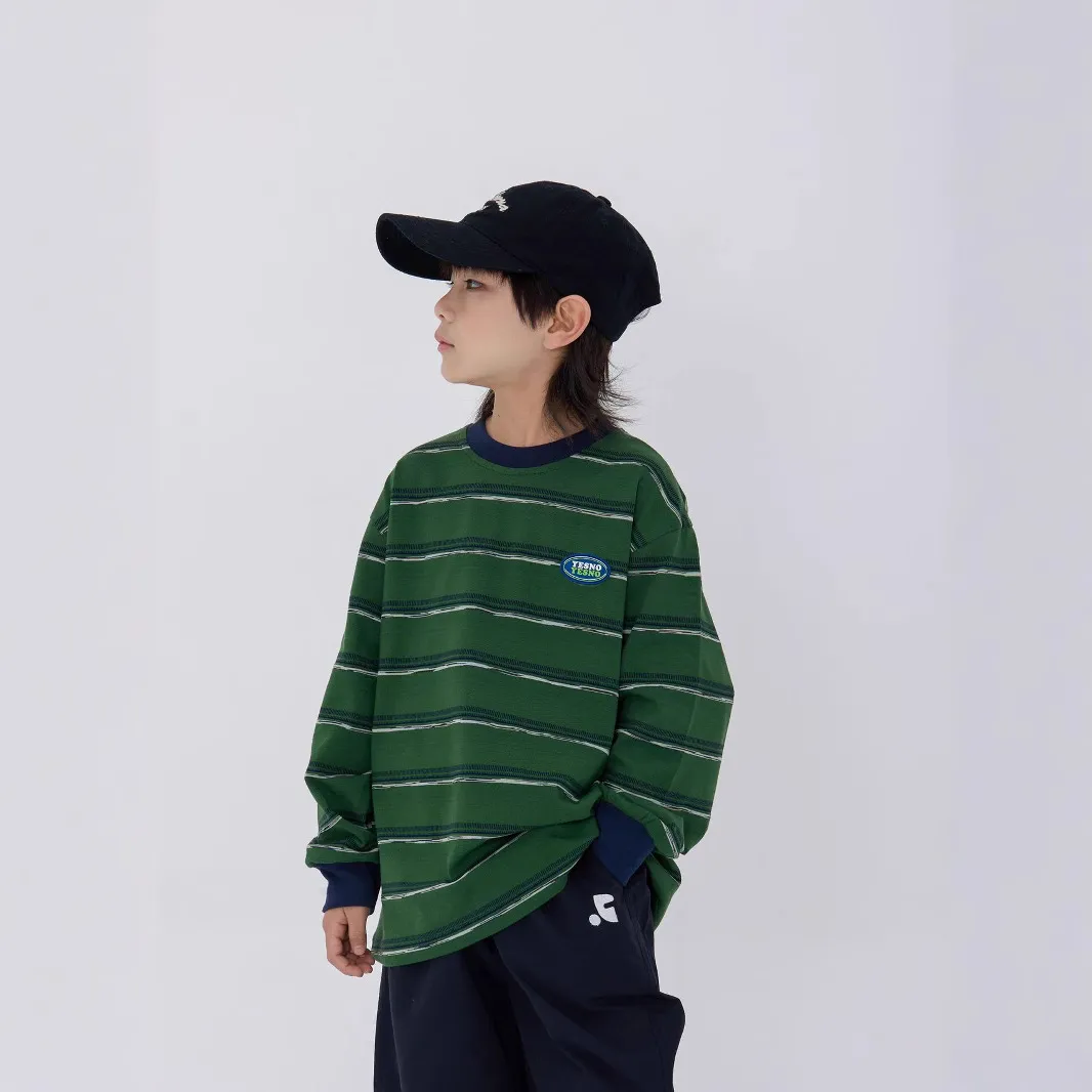 绿色条纹皮标装饰圆领长袖打底衫