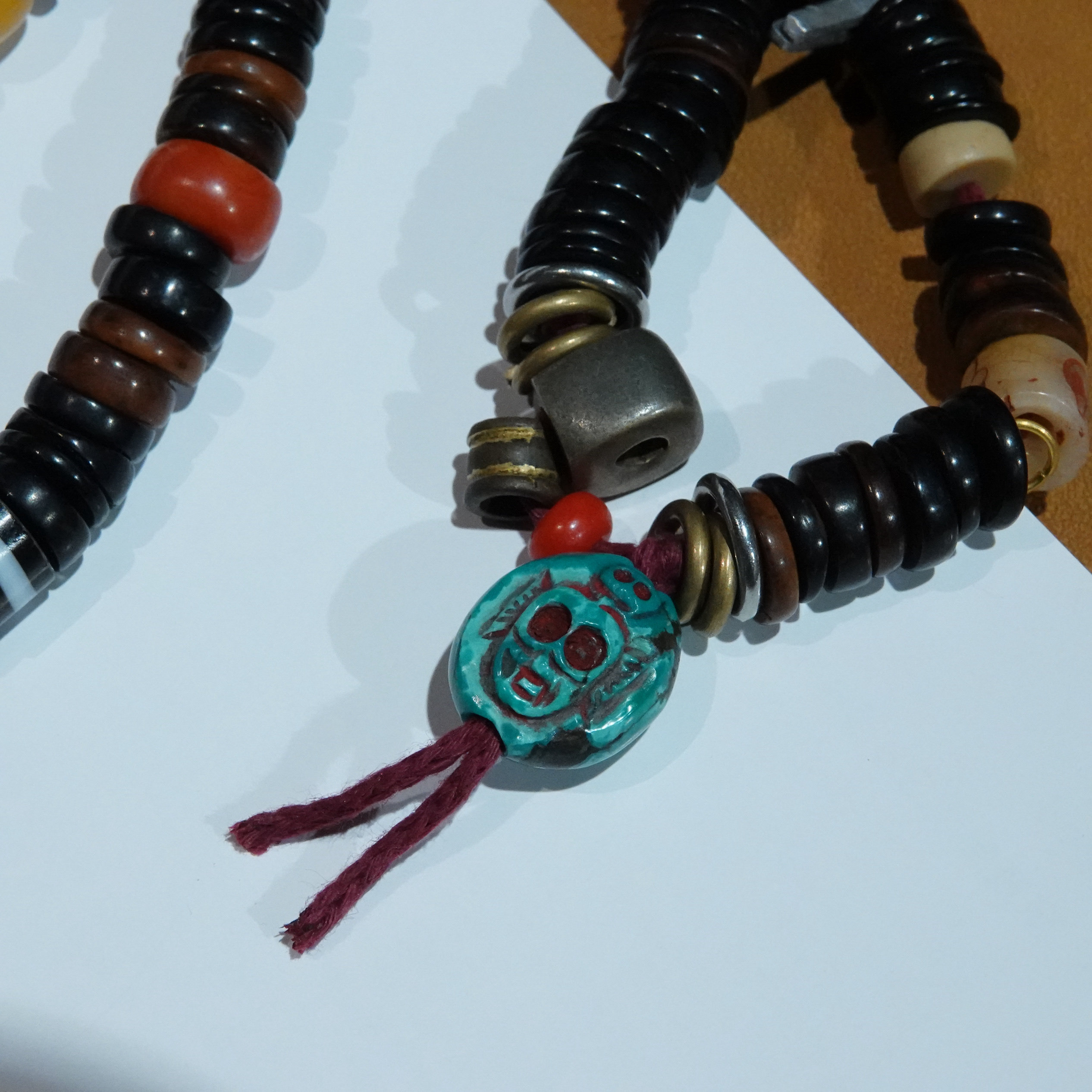 藏系天然原矿绿松石纯手工雕刻尸陀林朱砂种子字配珠一物一图