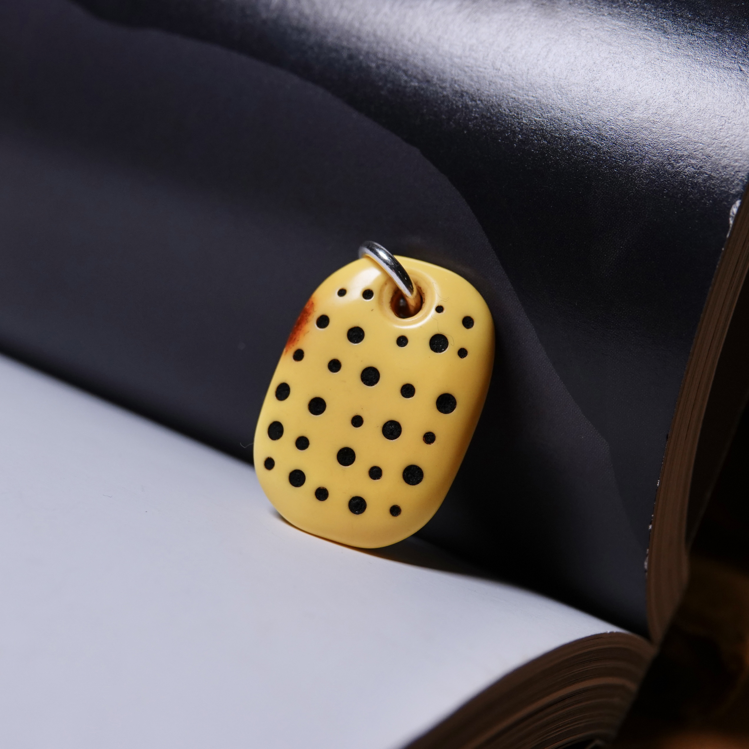 牧区黄色密胺料器咒点挂牌文玩纯手工DIY念珠侧挂随身挂件配饰