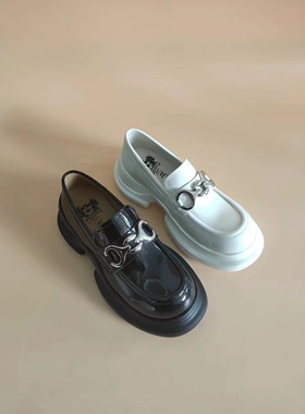 VMe舞魅2024年春季圆头松糕底中跟单鞋VS24A3806