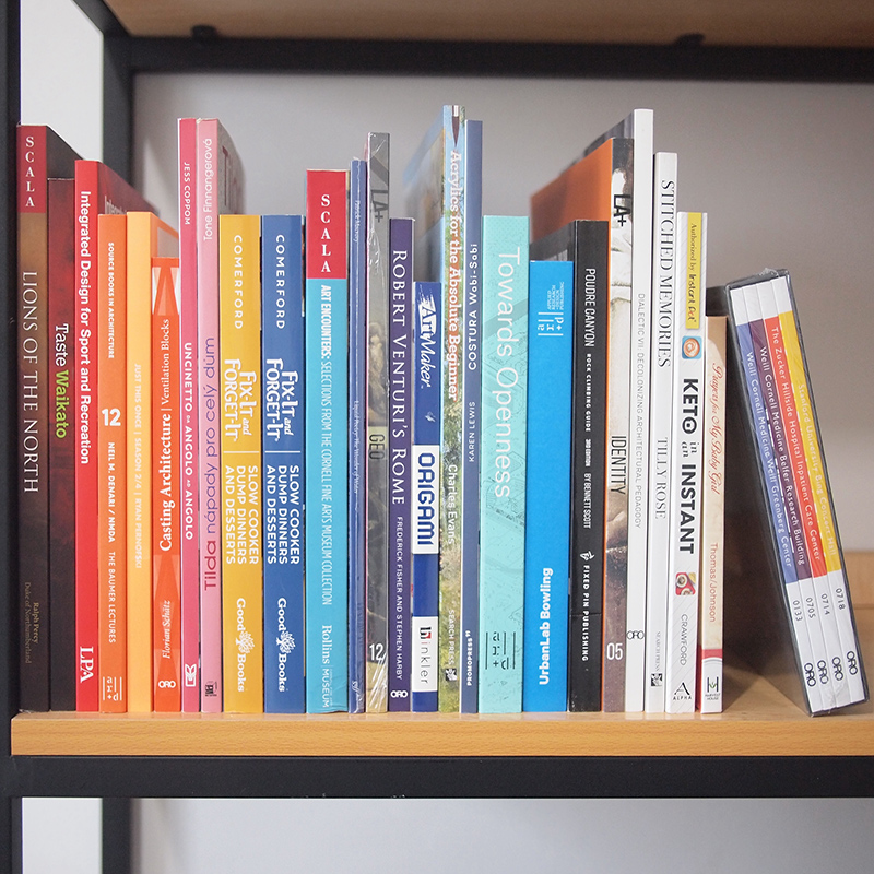 别墅样板间茶几摆件画册真书饰品