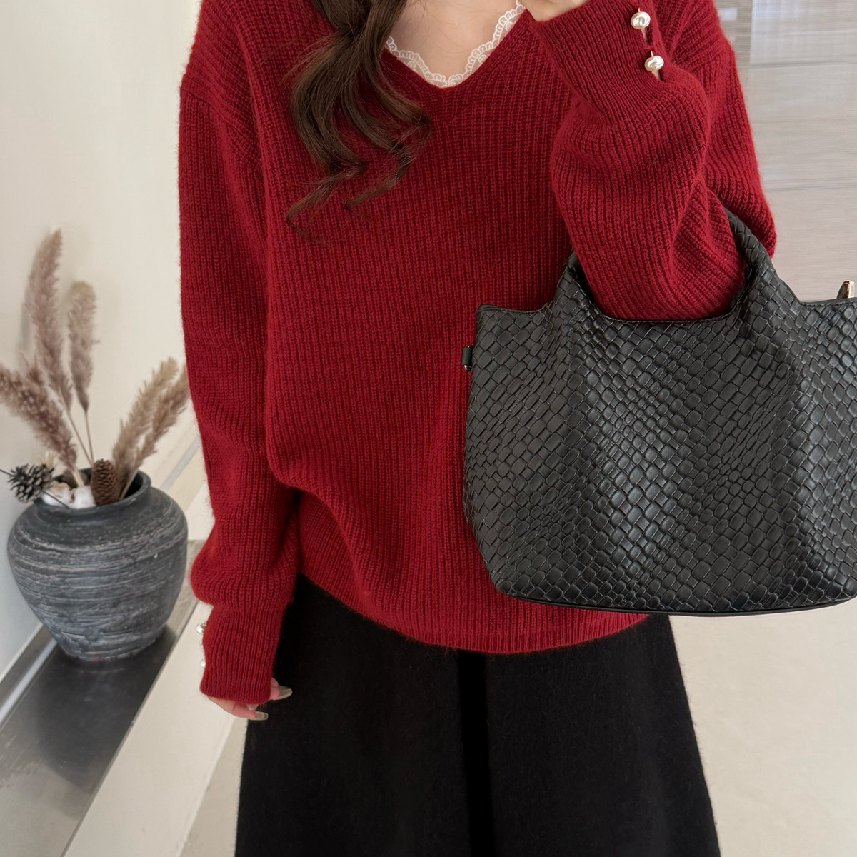 TB媞宝-12.5温柔蕾丝v领珍珠扣韩版保暖毛衣（含41.7绵羊毛）2678