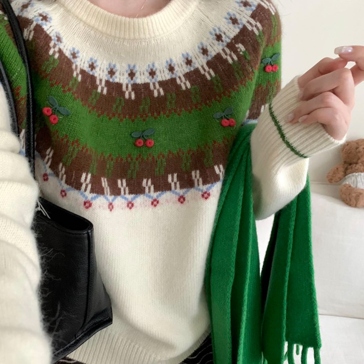 TOMORROW-复古小樱桃钩花套头加厚保暖毛衣（含48.7绵羊毛）XY527