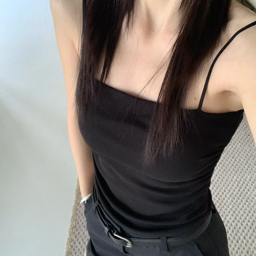 买手严选-泡菜馆-26年春款吊带抽褶性感带胸垫减龄背心57073