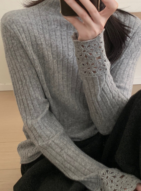 MUUTIS牧缇-系简约半高领镂空钩花坑条针织衫（含56.3绵羊毛）278