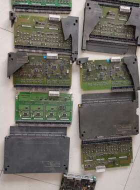 议价PLC模块，绿色PCB板，黑色外壳。外观成色如图，适用